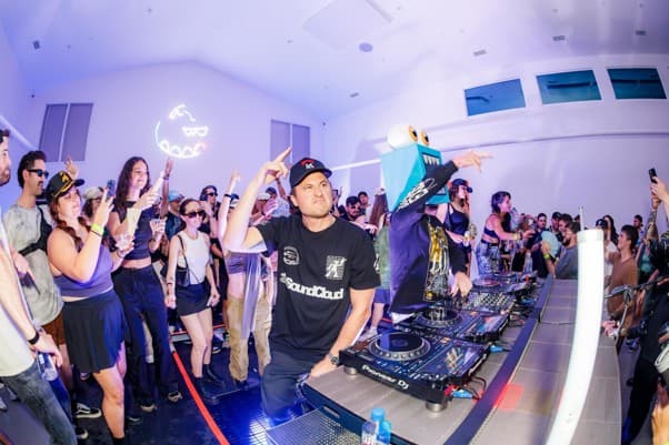 TuneCore vs. SoundCloud: A Complete Comparison for Independent Artists